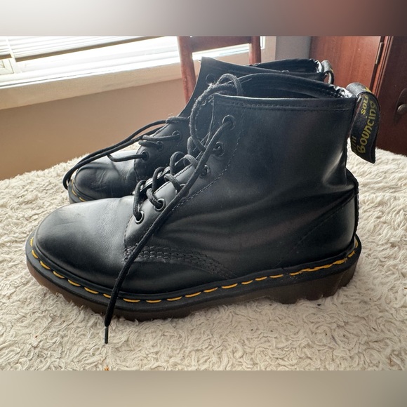 Air wair boots. - Picture 4 of 5